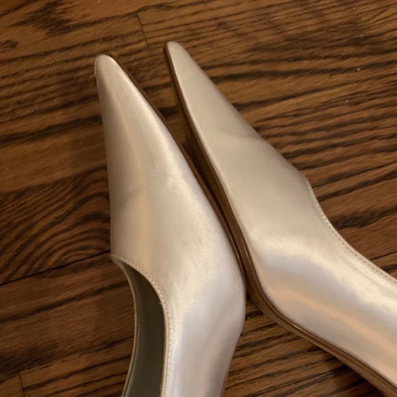 Dyables Gala White Satin Closed Toe Heel - Picture 8 of 9